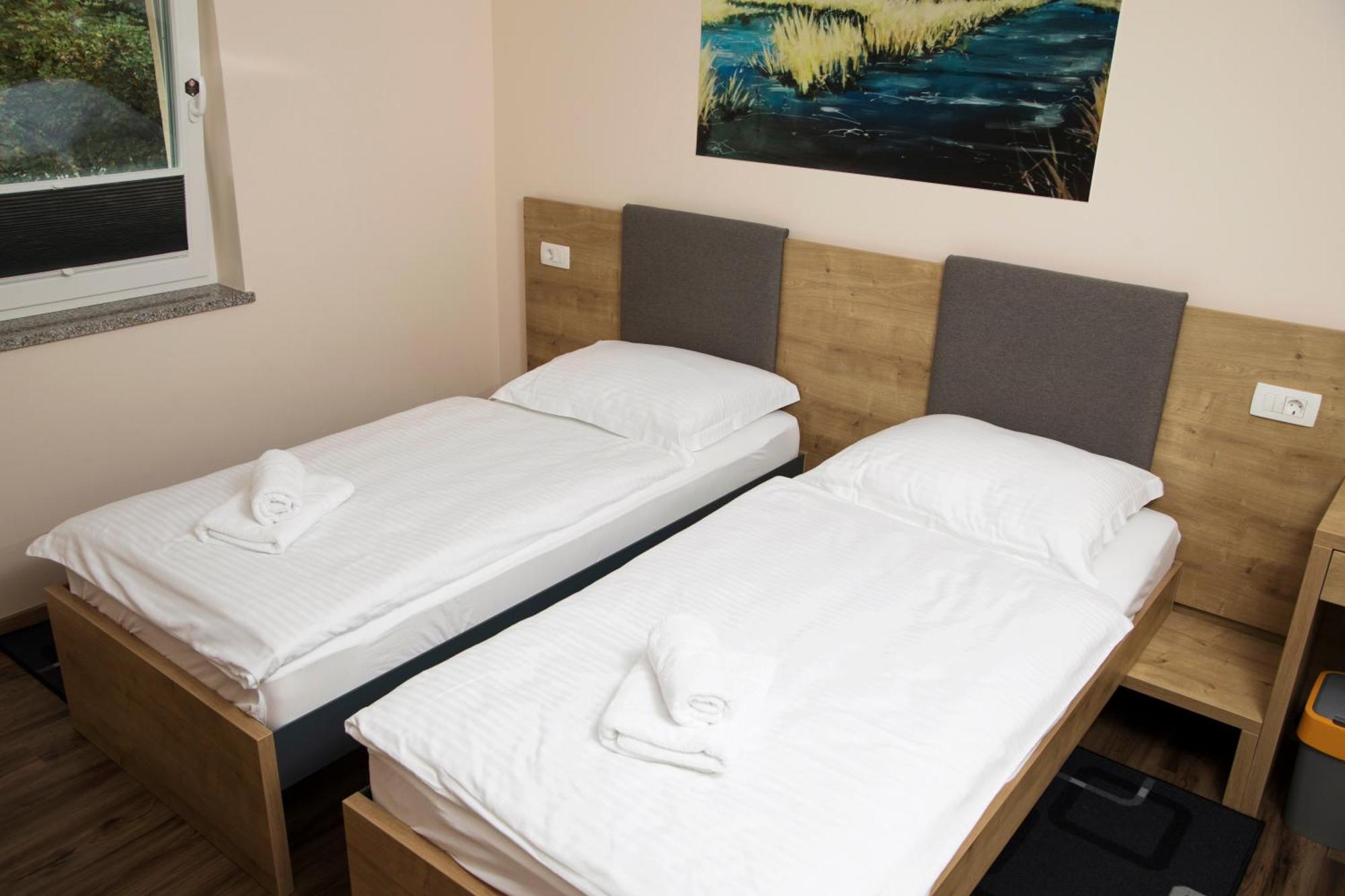 Gostilna S Prenocisci Pav Hotel Rakek Bagian luar foto