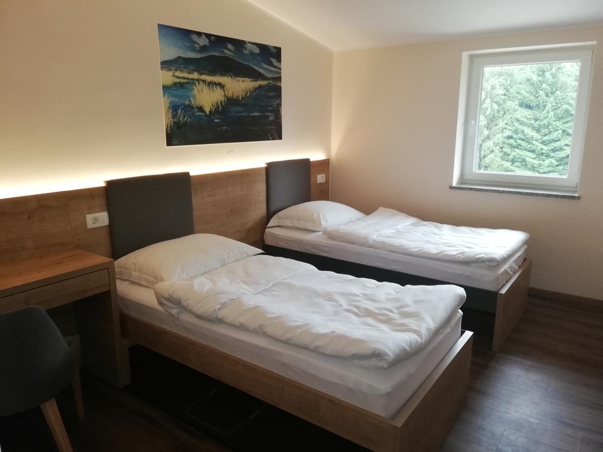Gostilna S Prenocisci Pav Hotel Rakek Bagian luar foto