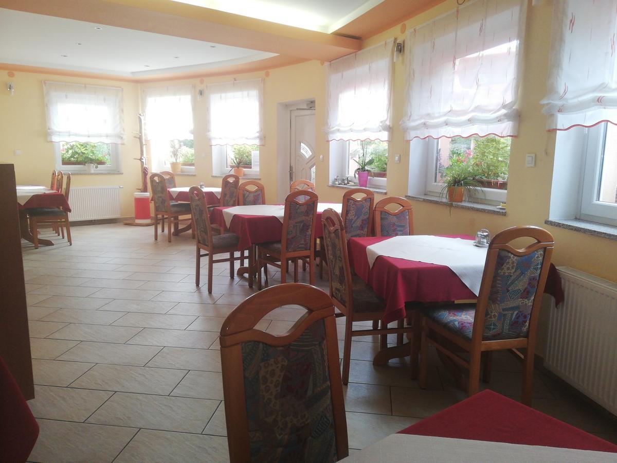 Gostilna S Prenocisci Pav Hotel Rakek Bagian luar foto