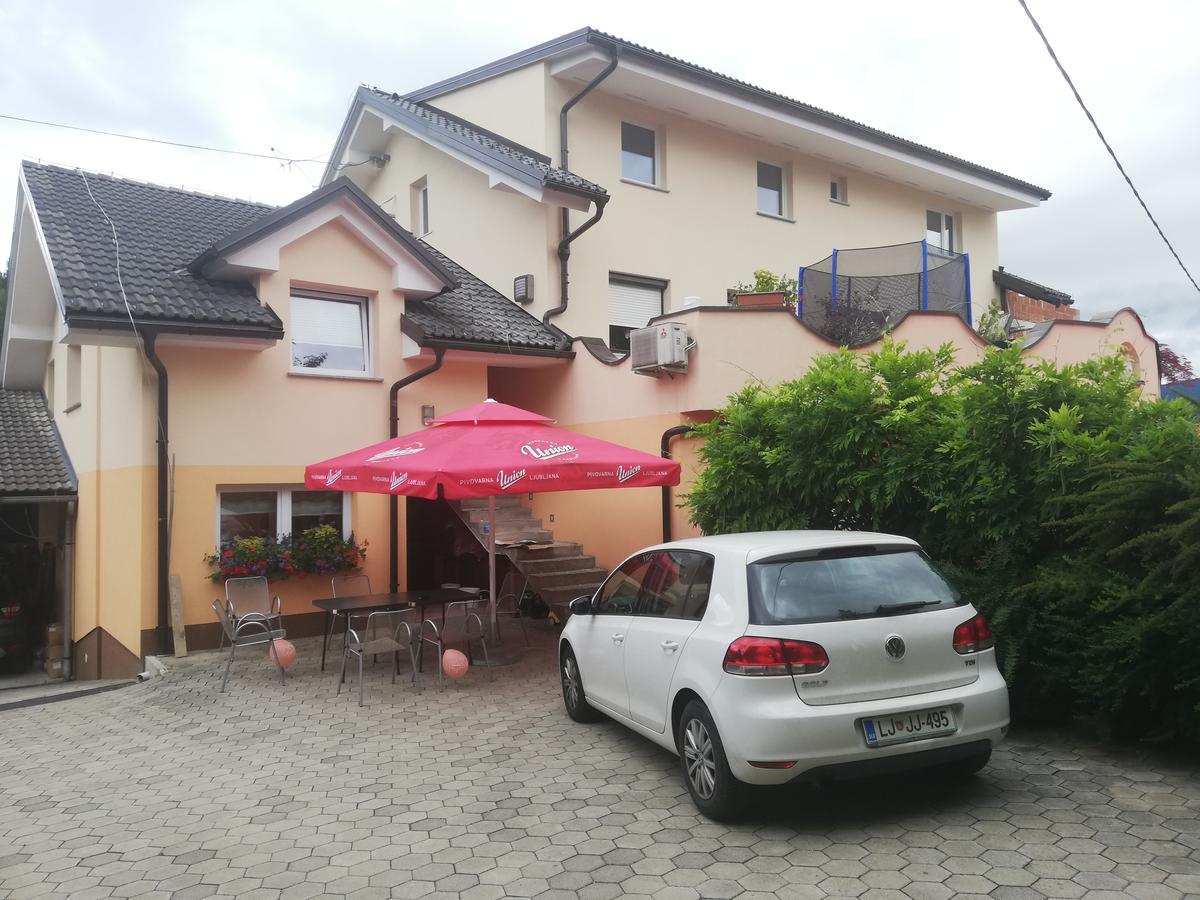 Gostilna S Prenocisci Pav Hotel Rakek Bagian luar foto