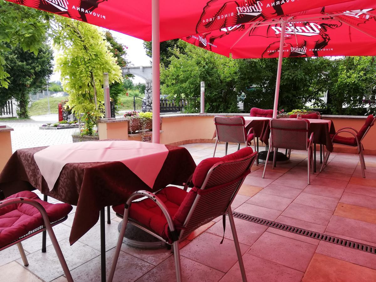 Gostilna S Prenocisci Pav Hotel Rakek Bagian luar foto